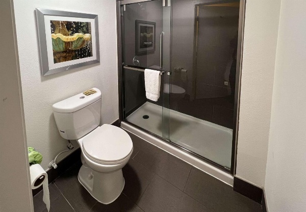 Van Ness Inn image 4